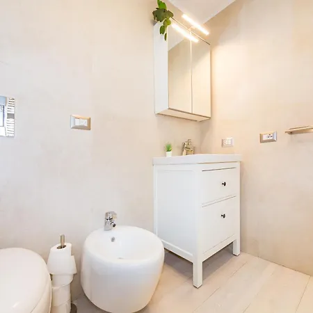 Navigli Panoramica Terrazzo Free Parking Ac Wifi * מילאנו